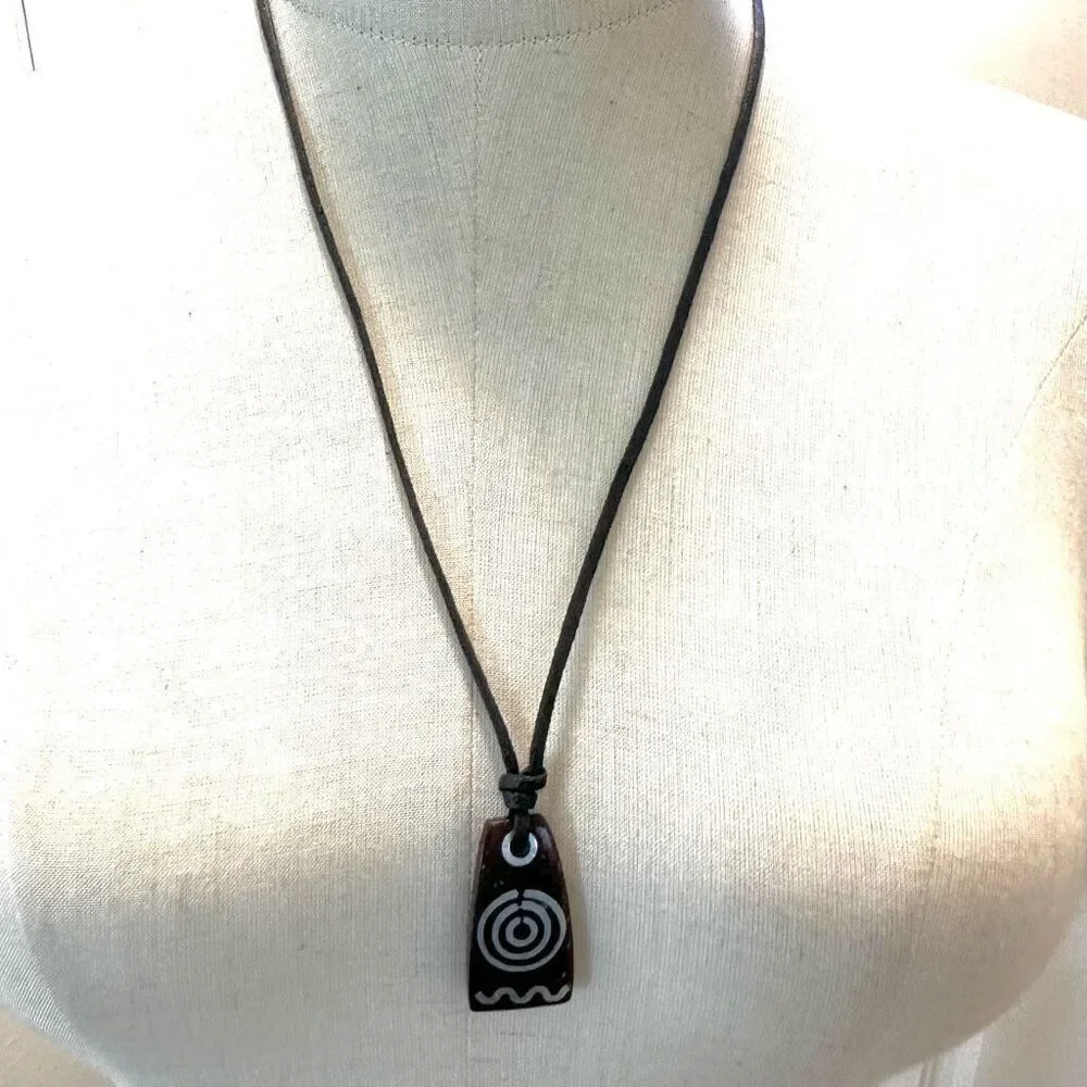 Coconut shell carved pendant necklace